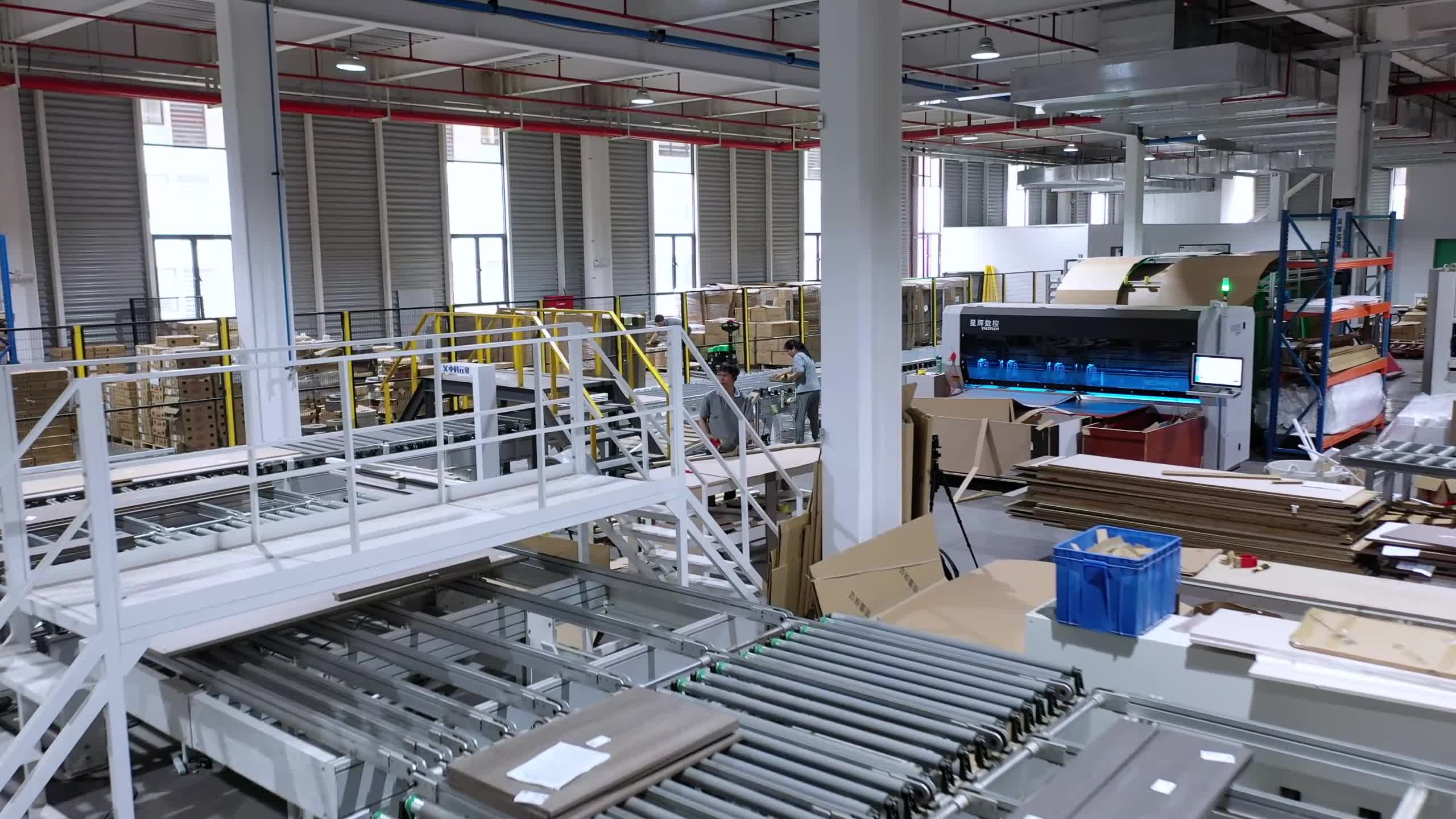 La machine d'emballage EXCITECH montre ses avantages uniques et améliore l'efficacité de l'emballage des commandes de meubles.