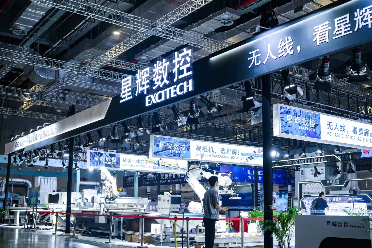EXCITECH a présenté des solutions de travail du bois au 54e Salon international du meuble CIFF de Chine en 2024.