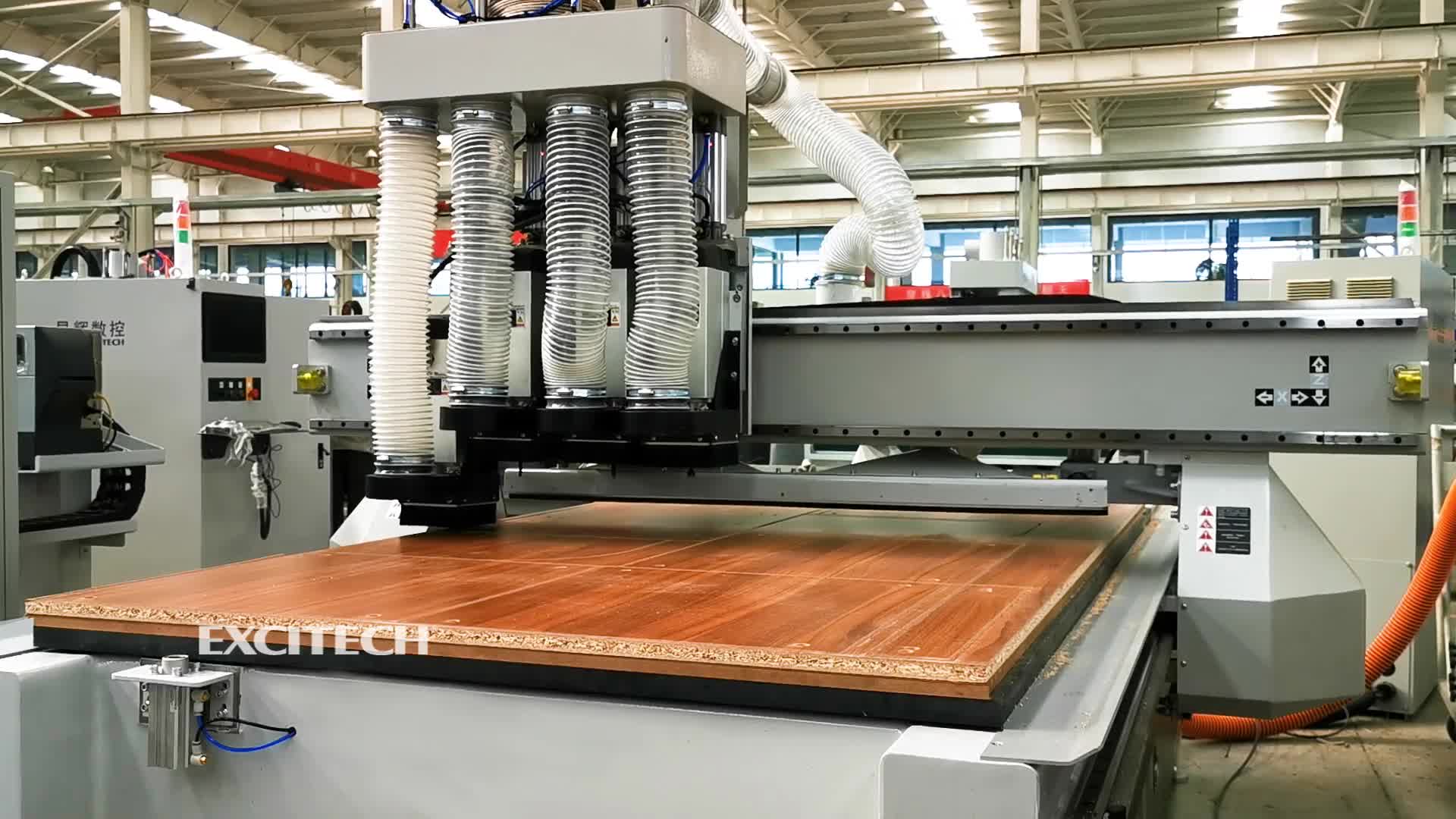 Machine CNC de centre de travail excitech à quatre têtes